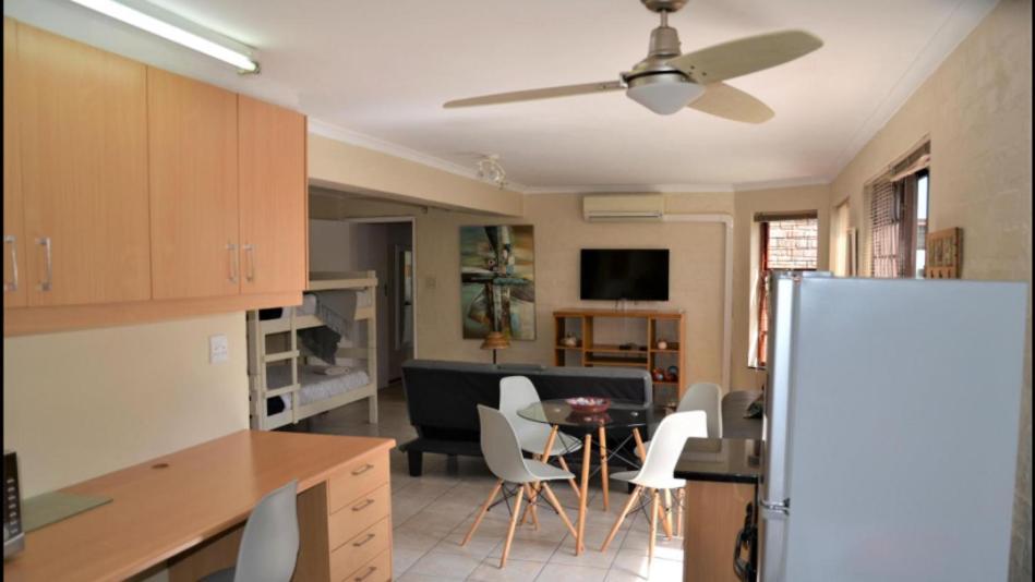 Harbourview Self Catering Apartment Gordonʼs Bay Екстериор снимка